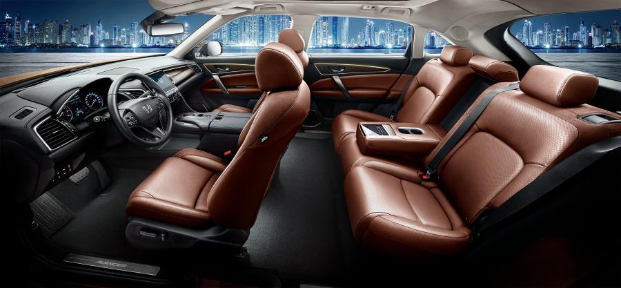 Интерьер Honda Avancier 2016 года  (фото 5 из 30)